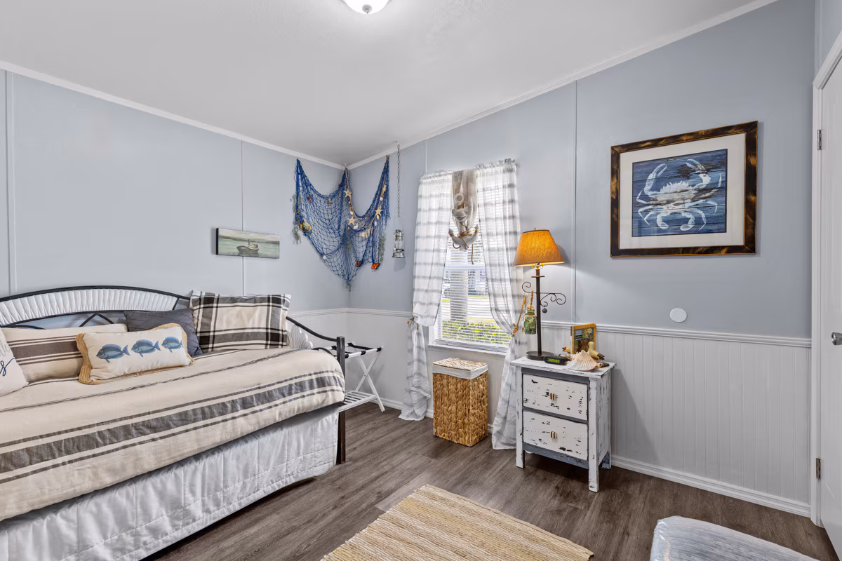 Trundle bedroom with pull-out bed